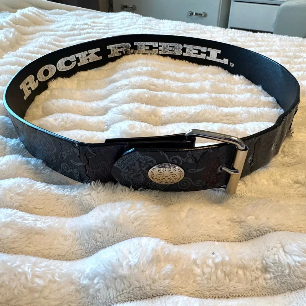 Rock Rebel Vintage Y2K Blue and Red Belt Size 32x34 Medium